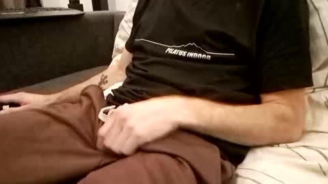 Snapshot of smokeandwatching chatting on November 7, 2025, 7:58 pm Smokeandwatching online show from November 7, 2025, 7:58 pm