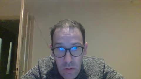 Snapshot of smokered100s chatting on September 24, 2025, 8:45 pm luca online show from September 24, 2025, 8:45 pm