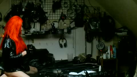 smokeslut365 online show from June 16, 2026, 11:07 pm