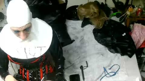 smokeslut365 online show from July 13, 2026, 8:33 pm