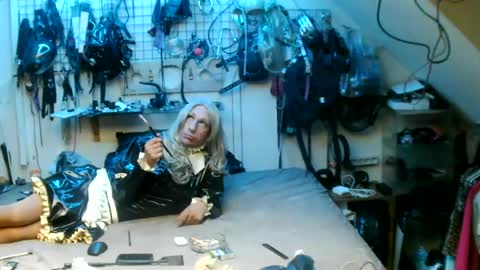 smokeslut365 online show from July 18, 2026, 3:00 am