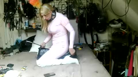 smokeslut365 online show from July 24, 2026, 12:30 am