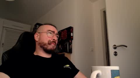 AllDayIDream online show from October 18, 2025, 4:04 am