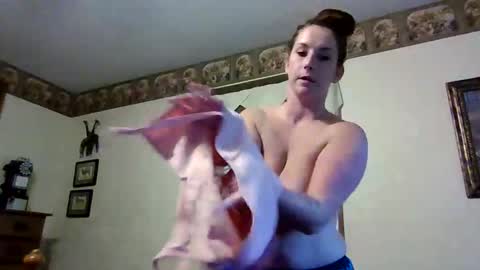 Snapshot of smoothmove1215 chatting on October 29, 2025, 7:48 pm smoothmove1215 online show from October 29, 2025, 7:48 pm