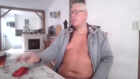 Snapshot of smoothy5460 chatting on December 4, 2024, 8:45 am smoothy5460 online show from December 4, 2024, 8:45 am