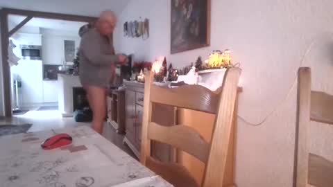 Snapshot of smoothy5460 chatting on December 25, 2024, 8:18 am smoothy5460 online show from December 25, 2024, 8:18 am