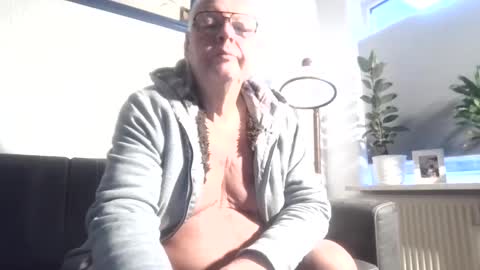 Snapshot of smoothy5460 chatting on January 2, 2025, 7:44 am smoothy5460 online show from January 2, 2025, 7:44 am