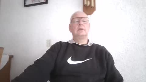 Snapshot of smoothy5460 chatting on January 6, 2025, 2:25 pm smoothy5460 online show from January 6, 2025, 2:25 pm