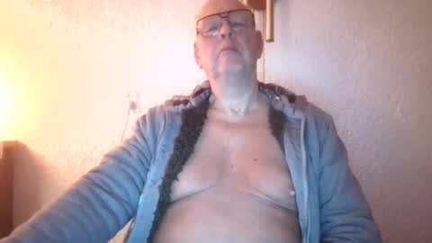 Snapshot of smoothy5460 chatting on January 10, 2025, 6:28 pm smoothy5460 online show from January 10, 2025, 6:28 pm