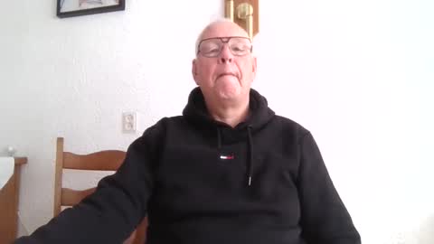 Snapshot of smoothy5460 chatting on February 7, 2025, 10:29 am smoothy5460 online show from February 7, 2025, 10:29 am