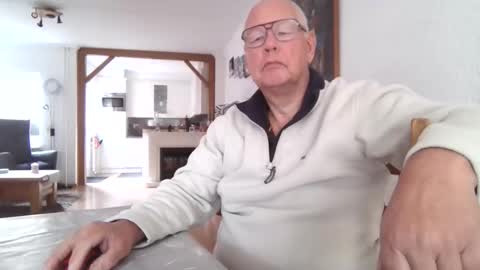 Snapshot of smoothy5460 chatting on November 24, 2025, 9:20 am smoothy5460 online show from November 24, 2025, 9:20 am