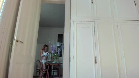   online show from November 4, 2025, 2:27 pm