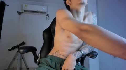 Snapshot of snakebutterfly chatting on September 19, 2025, 8:27 am snakebutterfly online show from September 19, 2025, 8:27 am