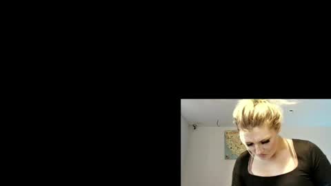 Snapshot of snapback_roxy chatting on May 29, 2026, 1:47 am snapback_roxy online show from May 29, 2026, 1:47 am