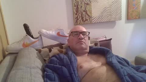 sneakerboy18 online show from January 16, 2025, 9:16 am