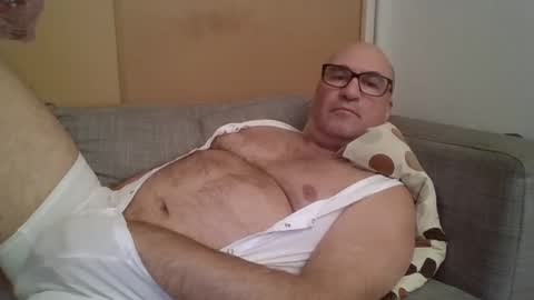 sneakerboy18 online show from January 18, 2025, 3:38 pm