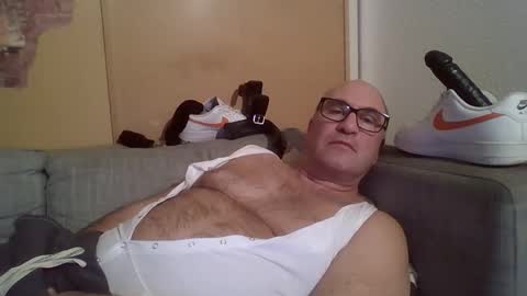 sneakerboy18 online show from January 23, 2025, 6:35 pm