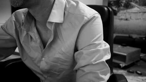 sneaky1985 online show from February 26, 2026, 3:44 pm