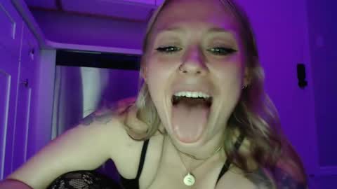 Snapshot of sneakyalicek chatting on January 30, 2025, 3:22 am sneakyalicek online show from January 30, 2025, 3:22 am