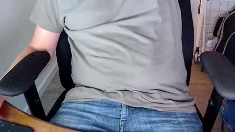 Sneakybill online show from September 19, 2025, 7:36 pm