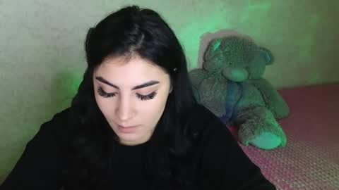 Snapshot of snickertail chatting on October 9, 2025, 5:00 pm Olivia online show from October 9, 2025, 5:00 pm