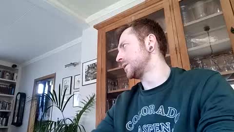 snoecks online show from February 25, 2026, 10:25 am