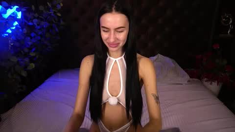 Snapshot of snow_whiteeex chatting on October 19, 2025, 5:52 am snow_whiteeex online show from October 19, 2025, 5:52 am