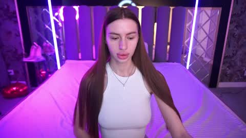 snow_whiteeex online show from April 15, 2026, 6:42 am