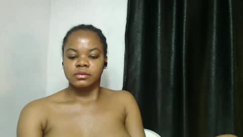 Snapshot of snowdrop5 chatting on March 6, 2025, 2:30 am snowdrop5 online show from March 6, 2025, 2:30 am