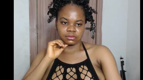 Snapshot of snowdrop5 chatting on October 29, 2025, 8:21 pm snowdrop5 online show from October 29, 2025, 8:21 pm