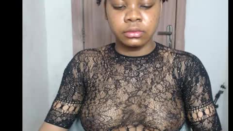 Snapshot of snowdrop5 chatting on November 3, 2025, 7:37 pm snowdrop5 online show from November 3, 2025, 7:37 pm