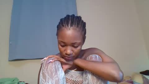 Snapshot of snowie_eyes chatting on November 23, 2025, 12:43 am Snowie eyes online show from November 23, 2025, 12:43 am