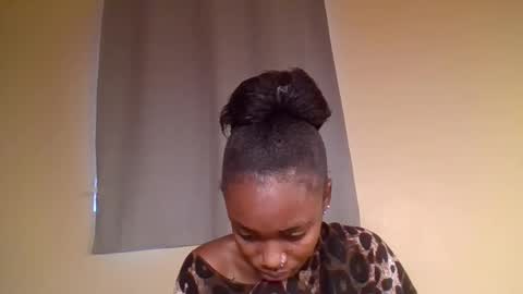 Snapshot of snowie_eyes chatting on January 11, 2026, 11:37 am Snowie eyes online show from January 11, 2026, 11:37 am