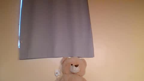 Snapshot of snowie_eyes chatting on February 18, 2026, 12:23 pm Snowie eyes online show from February 18, 2026, 12:23 pm