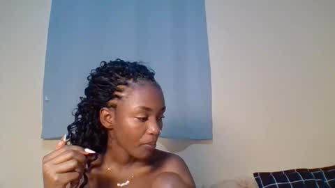 Snapshot of snowie_eyes chatting on February 19, 2026, 12:34 pm Snowie eyes online show from February 19, 2026, 12:34 pm