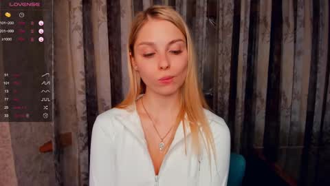 Snapshot of so__sweet chatting on March 8, 2025, 9:51 pm Alice - Birthday Girl online show from March 8, 2025, 9:51 pm