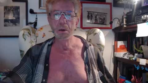 Snapshot of so_erotic_sub chatting on November 17, 2025, 6:41 am ImYourBitch online show from November 17, 2025, 6:41 am