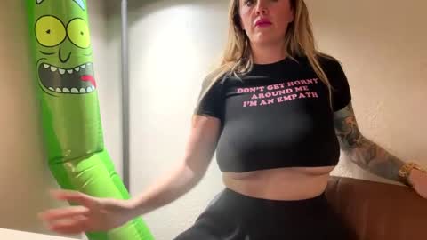 Snapshot of soakingumbrella chatting on February 12, 2025, 4:22 pm Soaking Umbrella online show from February 12, 2025, 4:22 pm