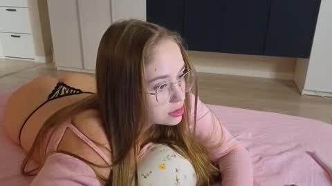 Snapshot of sofaris chatting on December 1, 2025, 6:24 pm Sophy online show from December 1, 2025, 6:24 pm