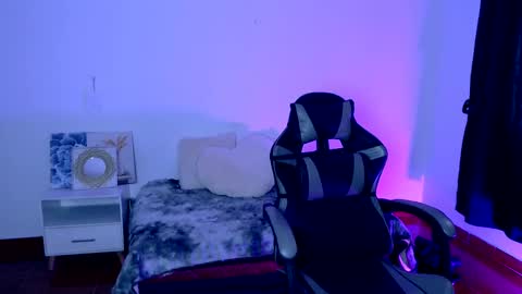 sofia online show from November 3, 2025, 8:54 pm