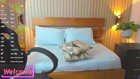 Help me achieve 100 thumbs up  online show from December 5, 2024, 8:55 am