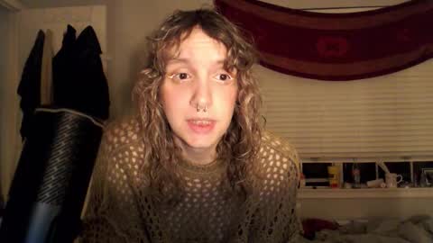 Lilytea online show from November 6, 2025, 7:42 am