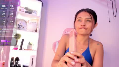 sofhia_turner online show from February 4, 2025, 3:04 pm