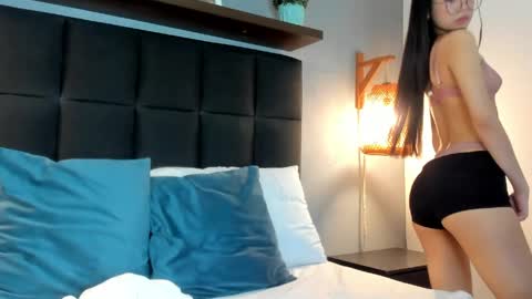 Snapshot of sofi_alix chatting on April 6, 2026, 8:10 pm S O F I online show from April 6, 2026, 8:10 pm