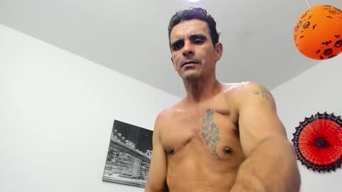 Snapshot of sofi_and_santy chatting on November 2, 2025, 1:02 pm SOFI AND SANTY online show from November 2, 2025, 1:02 pm