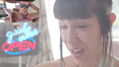 Sofi Mora online show from November 9, 2025, 2:48 pm