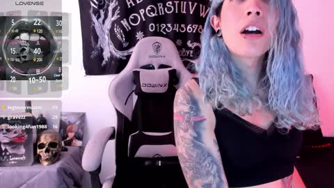 Snapshot of sofi_pretty_uwu_ chatting on December 6, 2024, 5:55 pm SOFIA online show from December 6, 2024, 5:55 pm