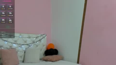 sofi_san online show from November 7, 2025, 2:28 pm