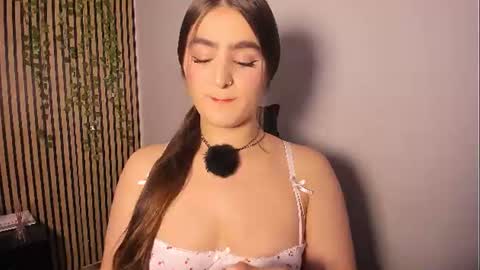 Snapshot of sofia44 chatting on July 13, 2026, 6:33 pm Skarlett online show from July 13, 2026, 6:33 pm