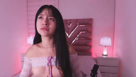 sofia gomes online show from April 18, 2026, 11:58 am